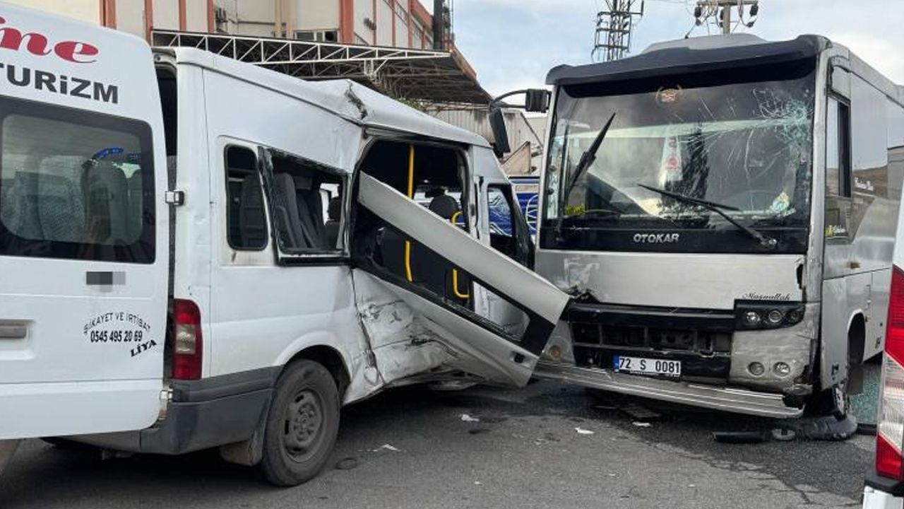 Batman'da minibüsler çarpıştı: Çok sayıda yaralı var Batman'da minibüsler çarpıştı: Çok sayıda yaralı var