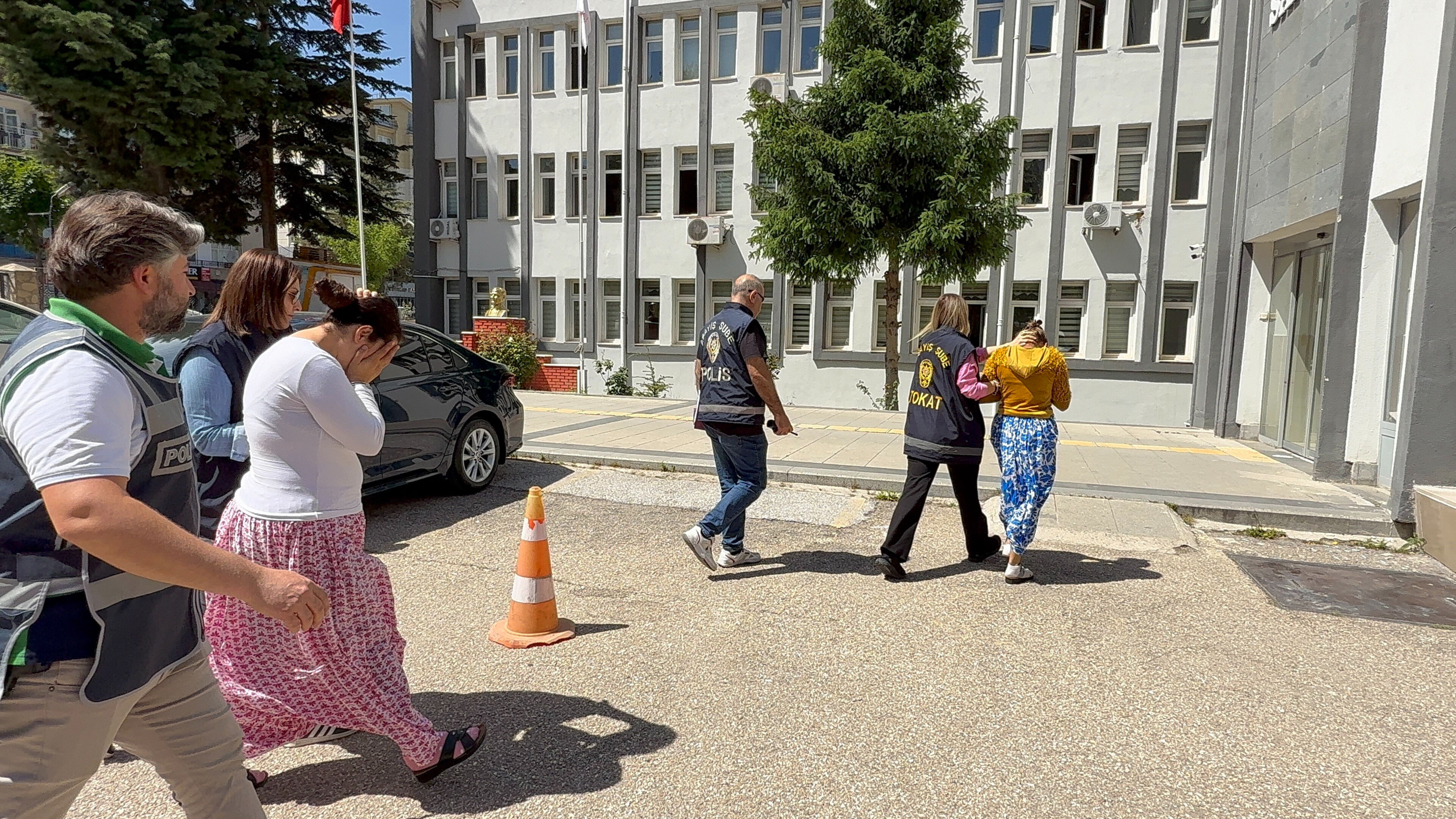 Bir eve kabusu yaşattılar, 2 şehre dağıldılar... Yüzlerini utançtan açamadılar - 2. Resim
