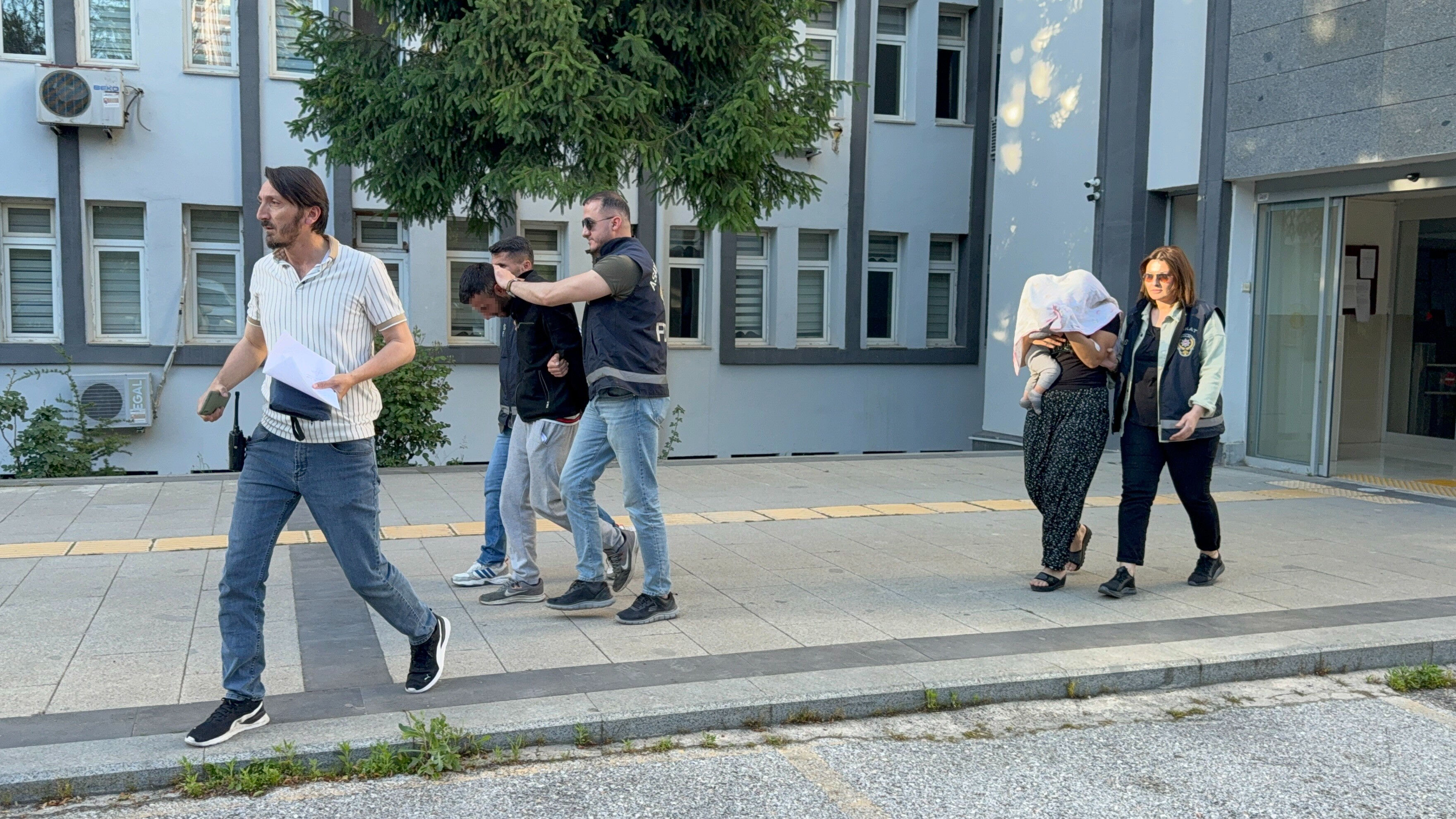 Bir eve kabusu yaşattılar, 2 şehre dağıldılar... Yüzlerini utançtan açamadılar - 3. Resim