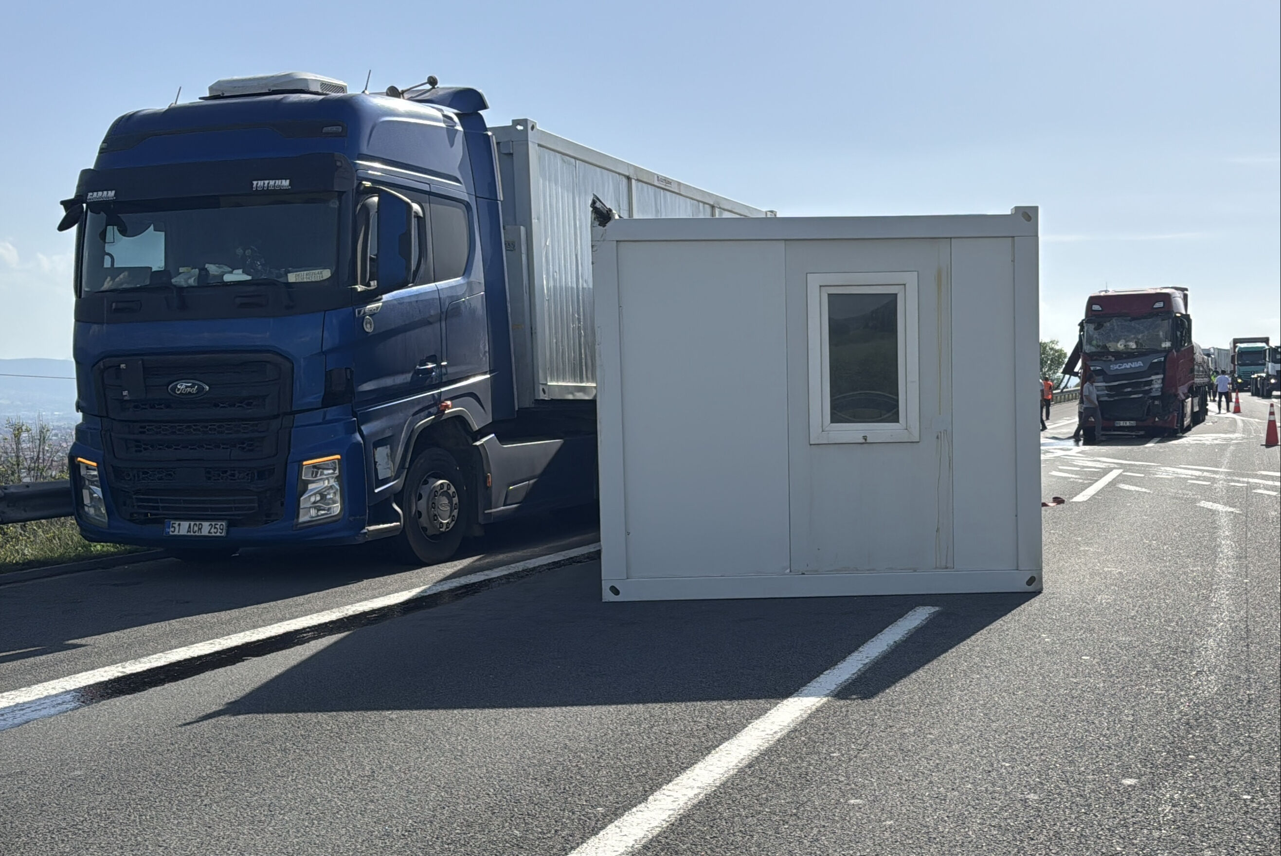 Bolu'da zincirleme tır kazası: Yol trafiğe kapandı - 1. Resim