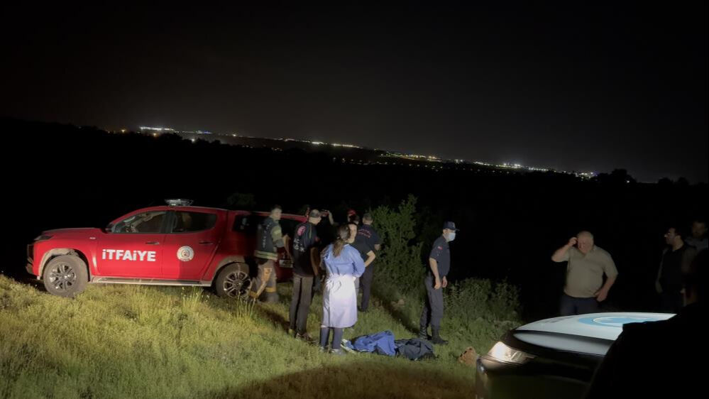 Define aşkına canlarından oldular! Ekipler cesetleri uzun uğraşlar sonucu çıkarabildi - 1. Resim