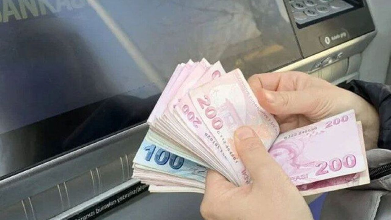 Emekli bayram ikramiyesi ne kadar, kaç TL yatacak? Emekli bayram ikramiyesi ödeme tarihi merak konusu! Emekli bayram ikramiyesi ne kadar, kaç TL yatacak? Emekli bayram ikramiyesi ödeme tarihi merak konusu!