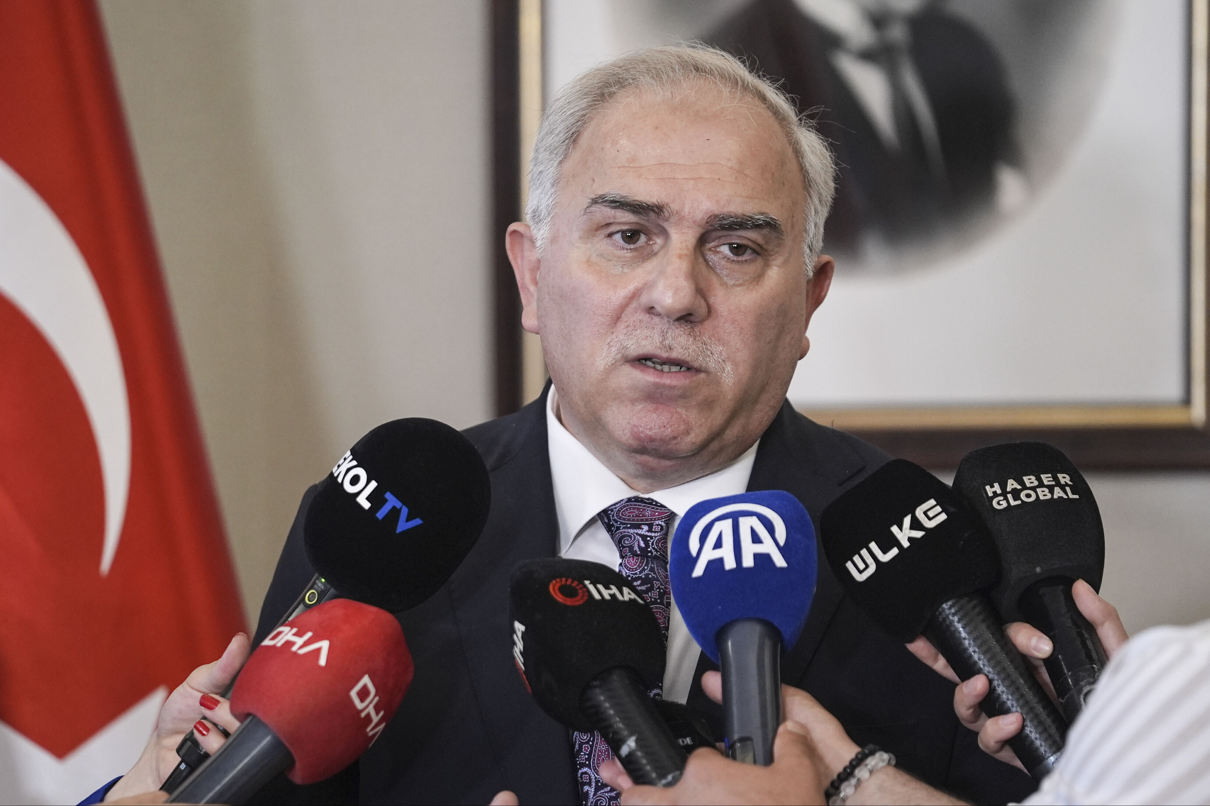Fatih Belediye Başkanı Turan'dan Özgür Özel'e jet cevap: Hemen bugün açıkla Fatih Belediye Başkanı Mehmet Ergün Turan