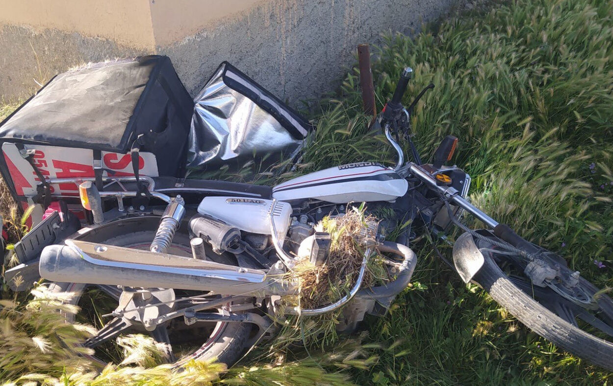 Konya'da motosiklet eve çarptı: Sürücü can verdi - 1. Resim