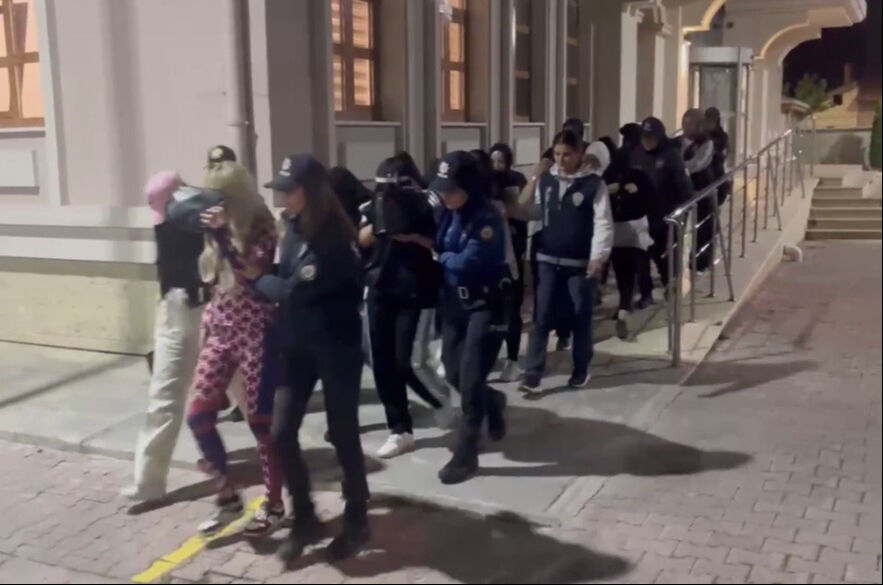 Konya'da 'Şah-Mat' operasyonu: 21 tutuklama, 74 mağdur kurtarıldı - 1. Resim