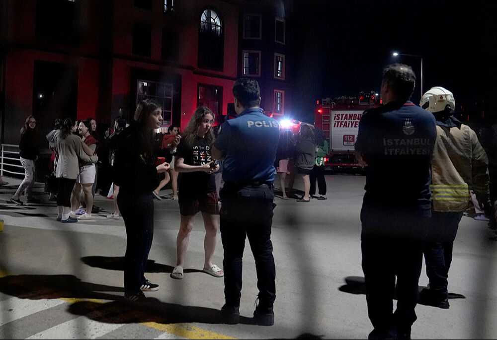 Tuzla'da 2.500 kişilik kız öğrenci yurdunda yangın çıktı! - 2. Resim