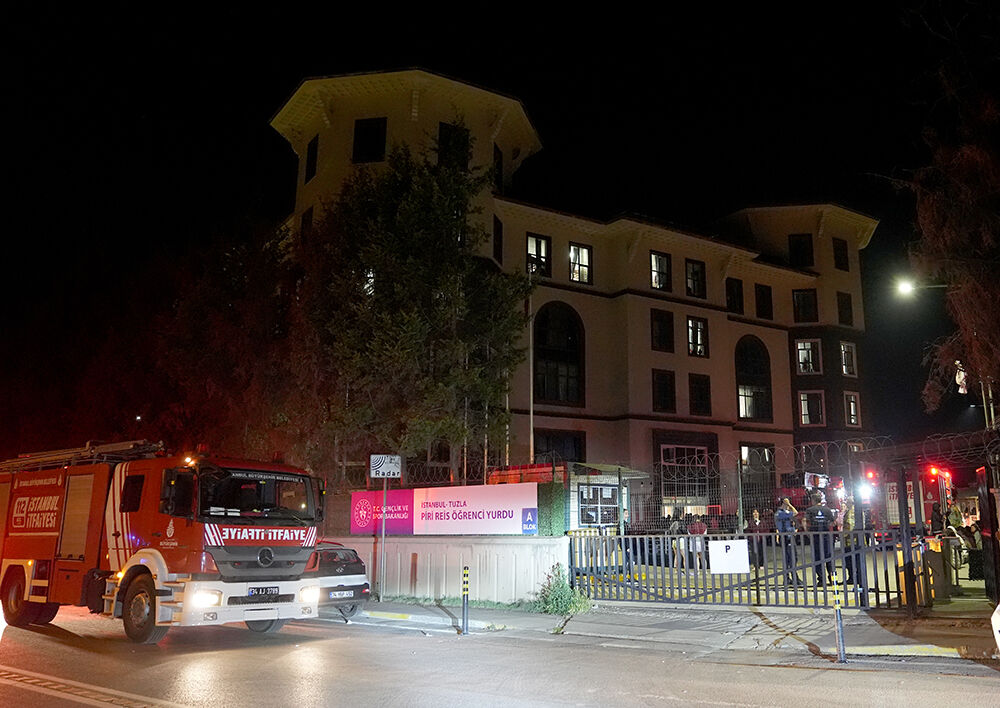 Tuzla'da 2.500 kişilik kız öğrenci yurdunda yangın çıktı! - 1. Resim