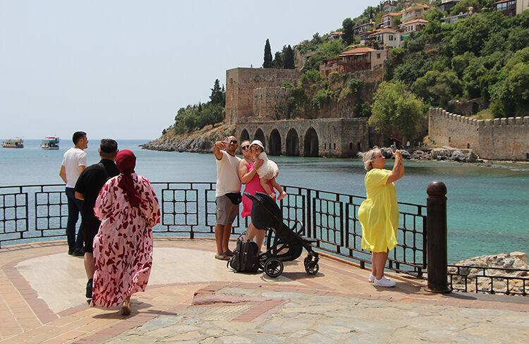 360 bin n&uuml;fuslu il&ccedil;e, bu yıl turizmden 4 milyar euro kazanacak - 1. Resim