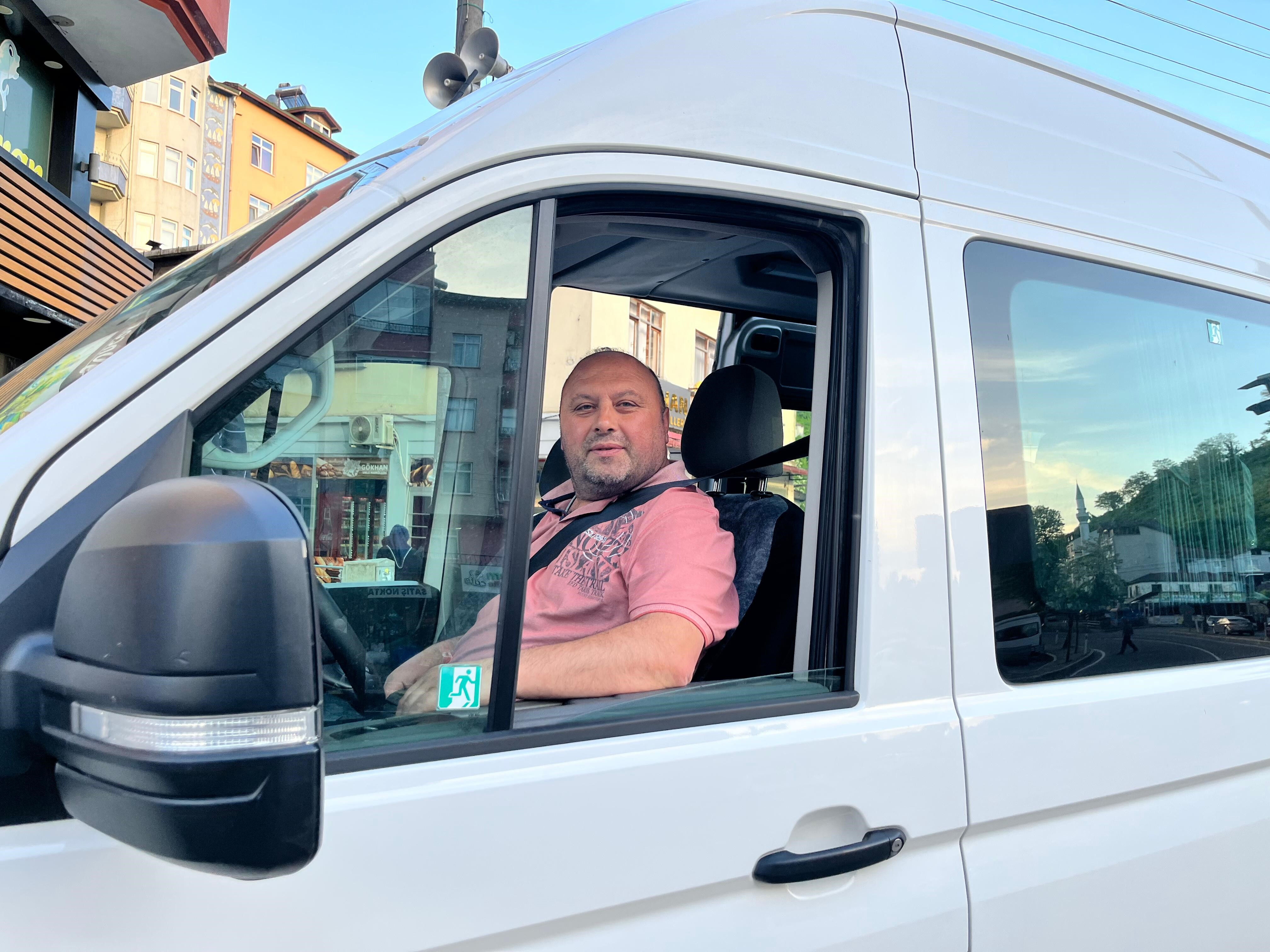 Almanya'daki işini bırakıp Türkiye'de dolmuşçu oldu! Marmara Depremi sonrası gittiği gurbetten 26 sonra bu yüzden dönmüş... - 1. Resim