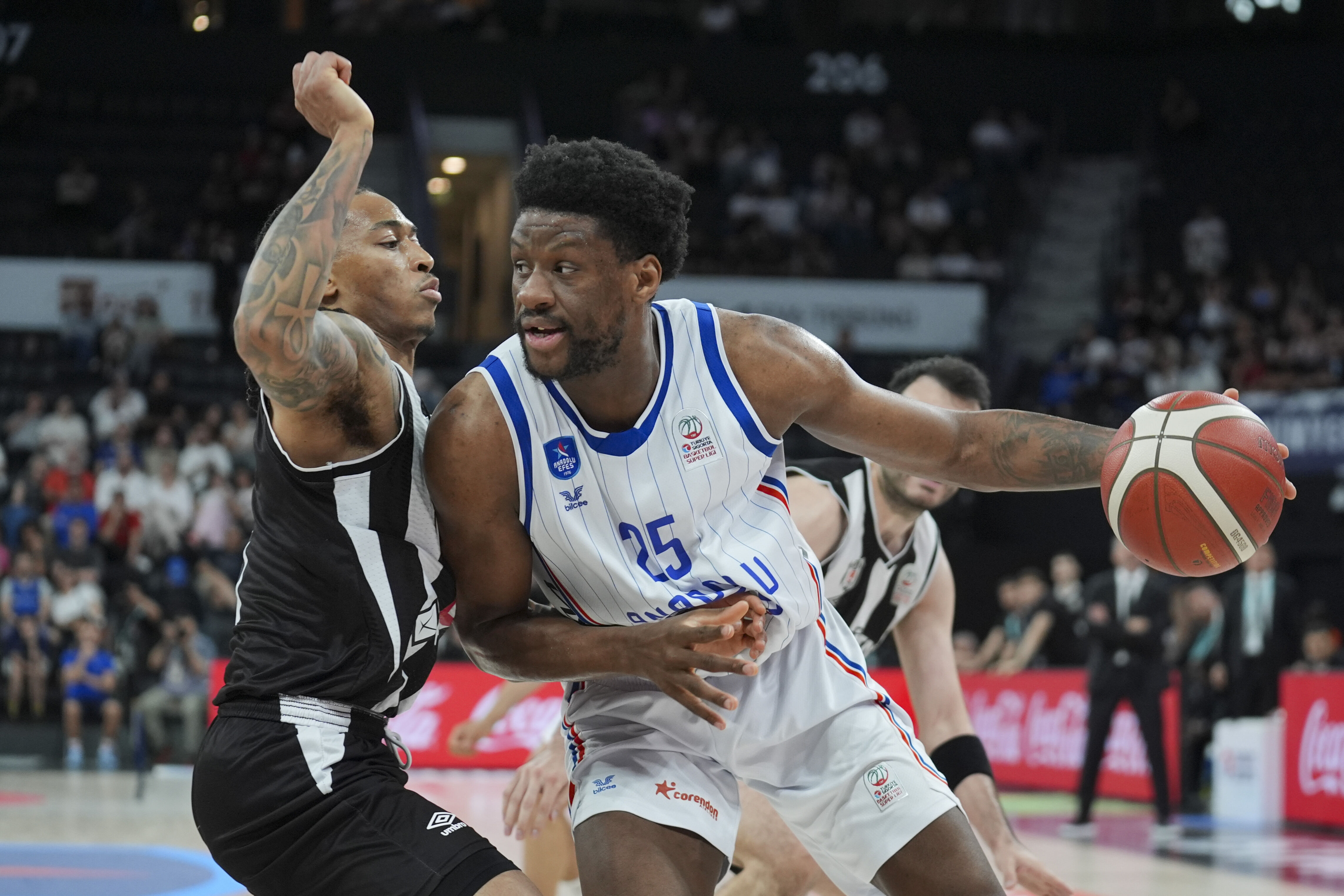 Anadolu Efes'ten kritik galibiyet! Beşiktaş'ın rakibi Galatasaray oldu - 1. Resim