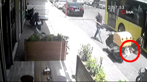 Avcılar'da faciaya ramak kala! Yüreklerin ağza geldiği anlar kamerada - 1. Resim