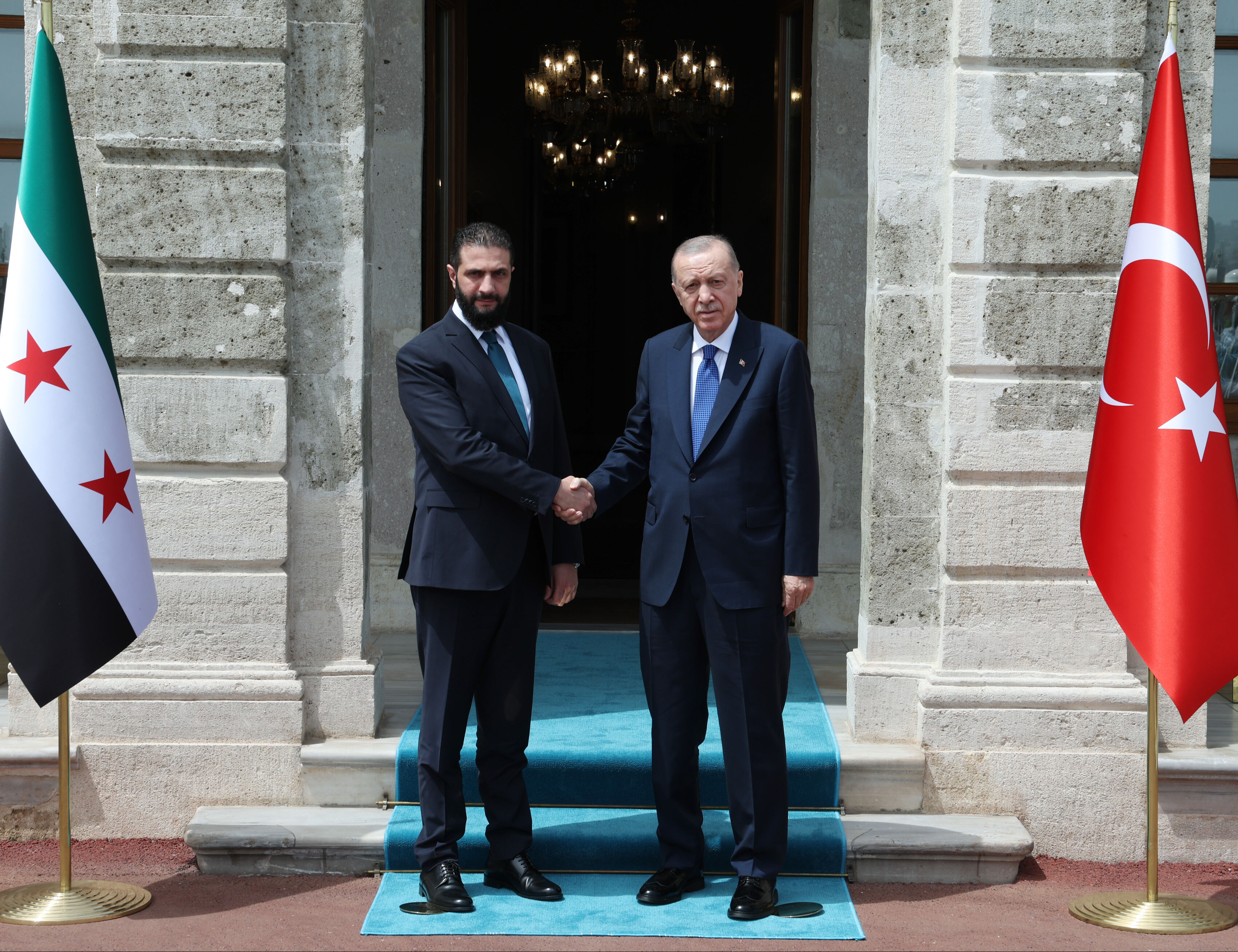 Cumhurbaşkanı Erdoğan, Suriye lideri Şara'yı İstanbul'da kabul etti - 1. Resim