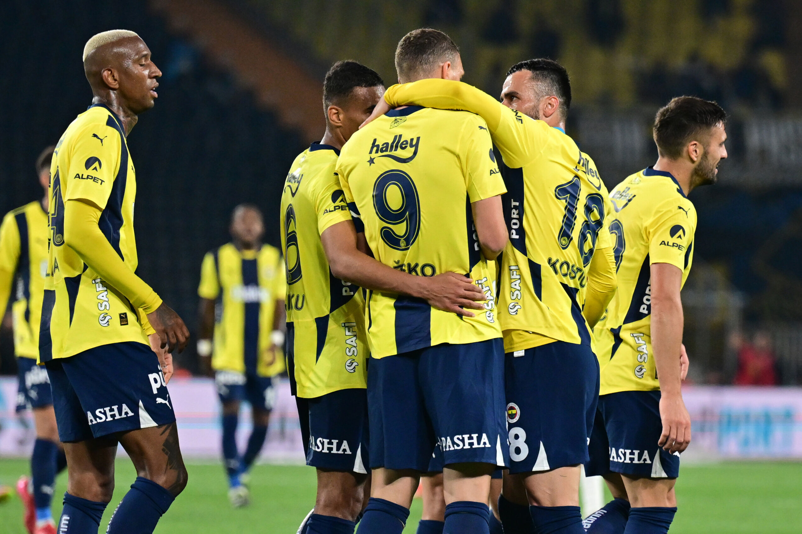 Fenerbahçe'ye kötü haber! Şampiyonlar Ligi seribaşı hayali suya düştü - 1. Resim