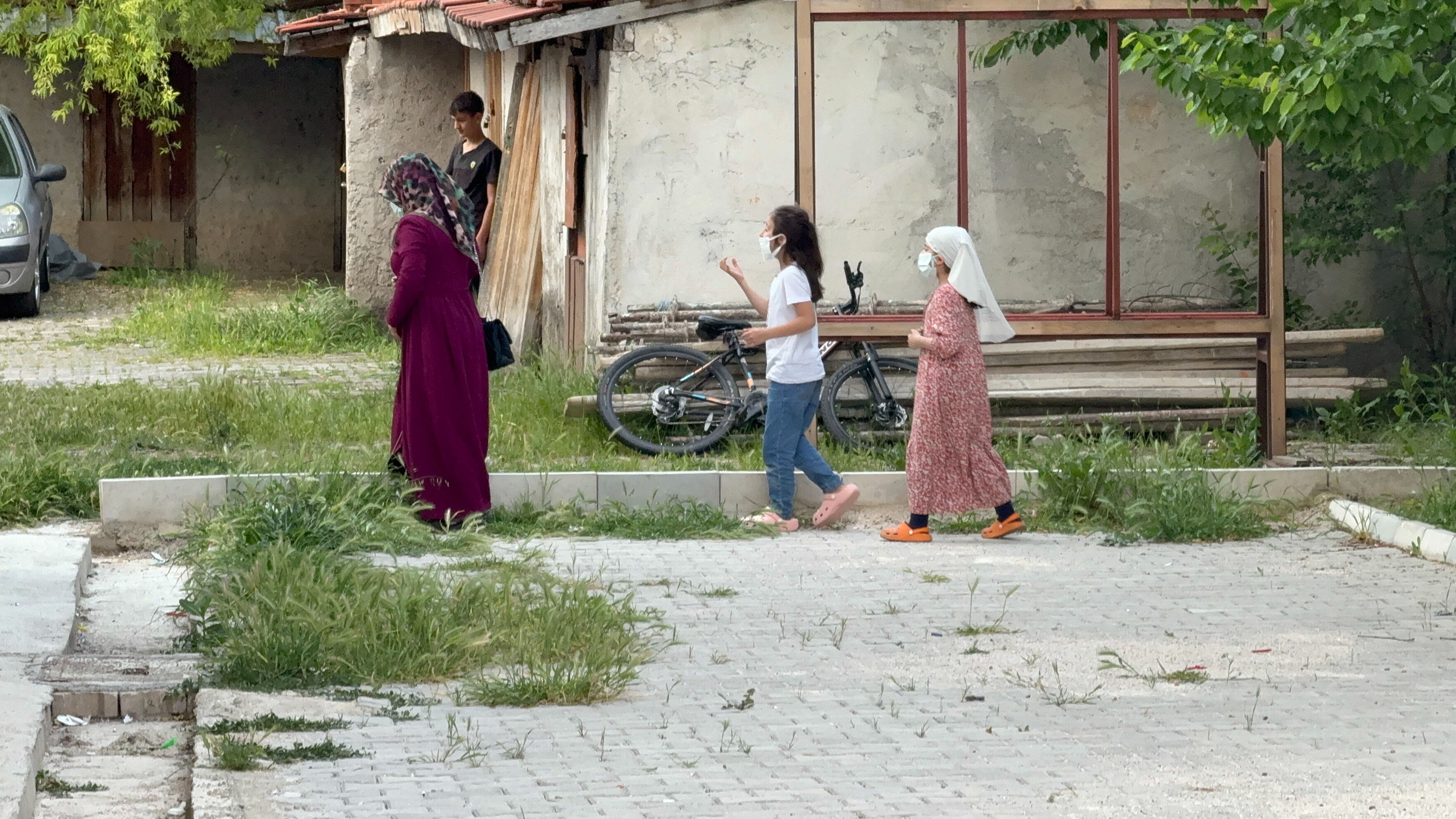 İki kadından akıl almaz yöntem... 