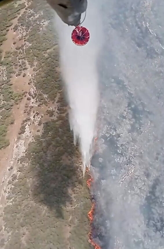 İzmir Foça'da yangın! Alevler büyüyor, havadan ve karadan müdahale başladı - 2. Resim