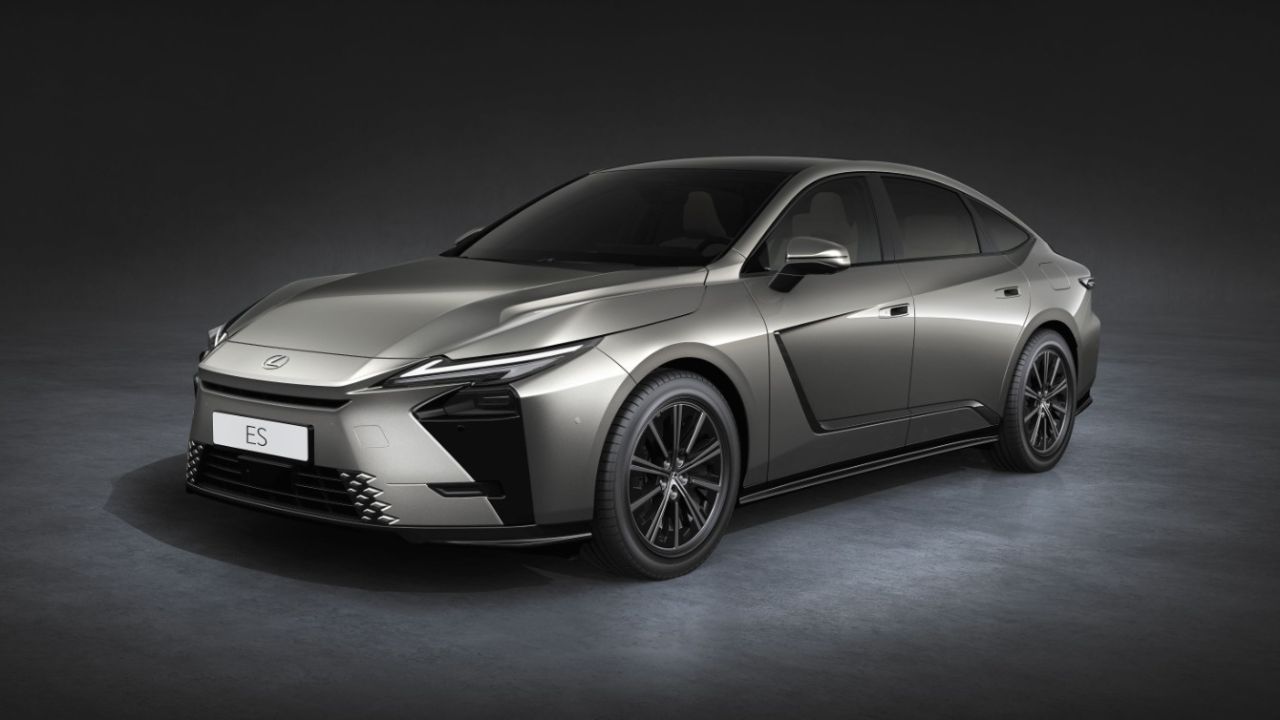 Lexus yeni “ES” sedan modelini Avrupa’da tanıttı Lexus yeni “ES” sedan modelini Avrupa’da tanıttı
