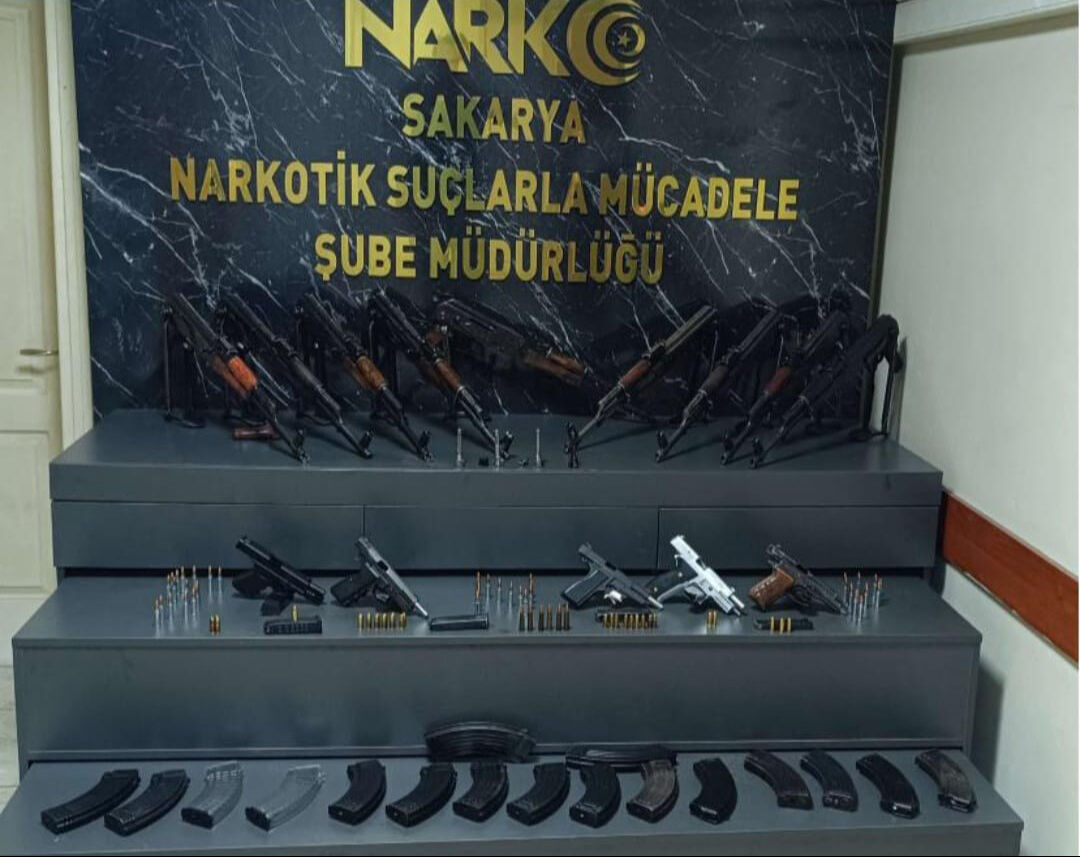 Polis memurunun kiraladığı araçtan çıktı! Hepsi ölümcül silahlar - 1. Resim