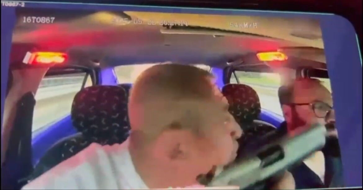 Takside dehşet! Silah zoruyla gezdirdi, parasını çalıp yapmadığını bırakmadı - 2. Resim