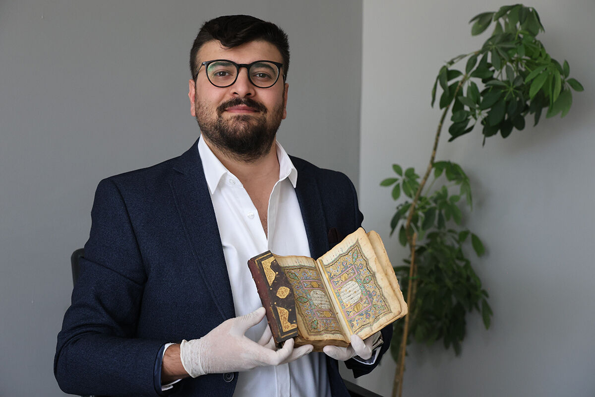 200 yıl önce 24 ayar altınla süslendi, sadece bir kişiye hediye edecek! Tarihi Kur'an-ı Kerim mushafını ilk defa çıkardı - 4. Resim