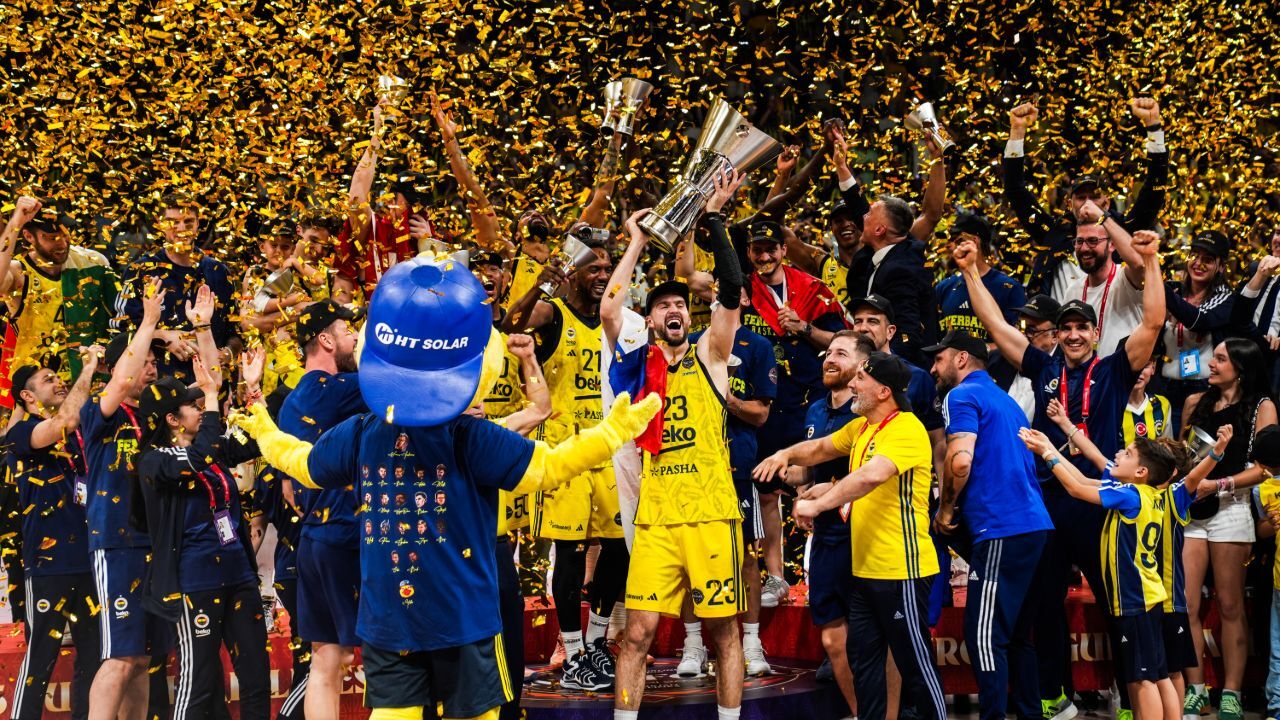 Avrupa'nın en büyüğü! Fenerbahçe Beko, EuroLeague şampiyonu oldu Avrupa'nın en büyüğü! Fenerbahçe Beko, EuroLeague şampiyonu oldu