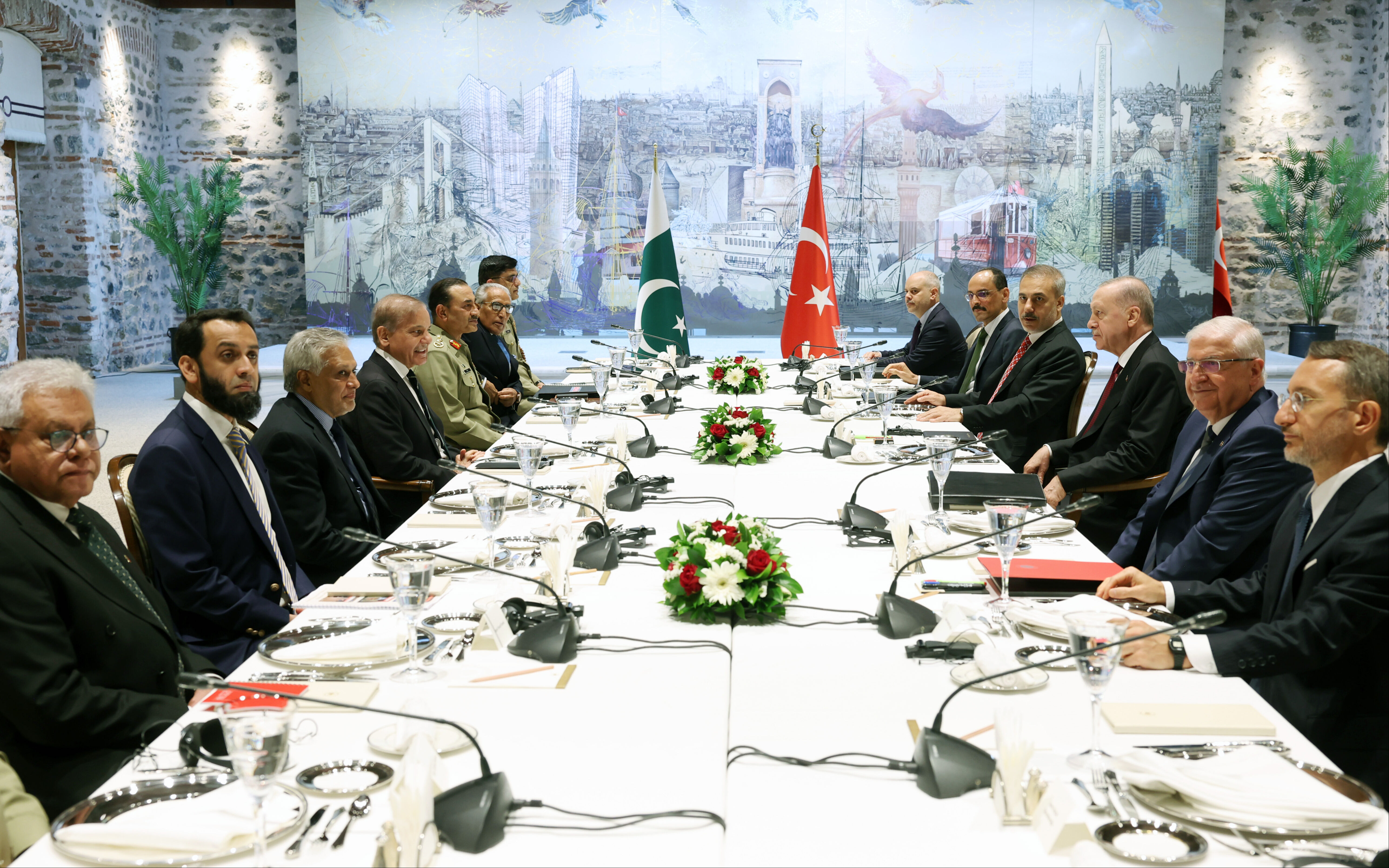 Cumhurbaşkanı Erdoğan, Pakistan Başbakanı Şahbaz Şerif ile görüştü - 1. Resim