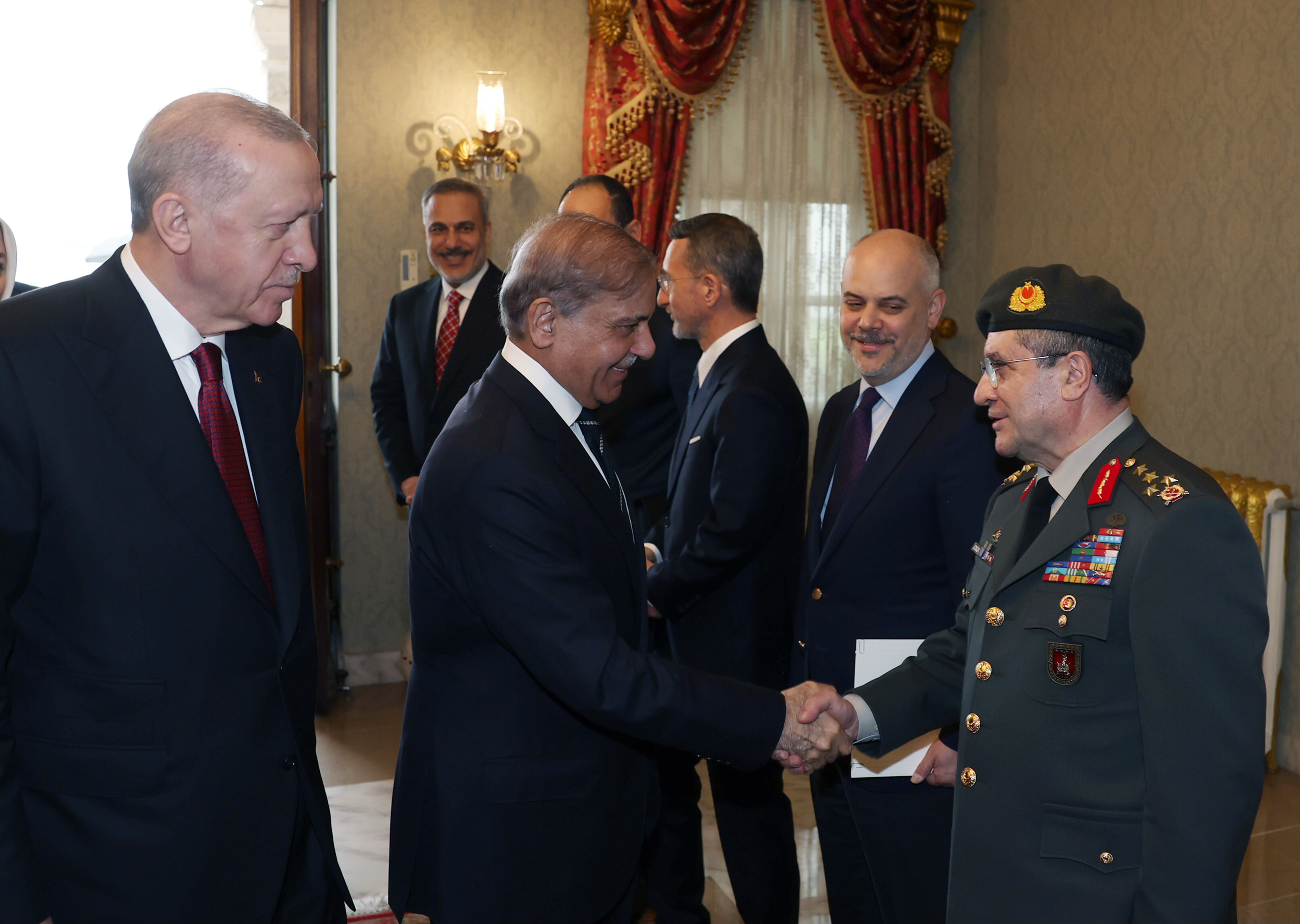 Cumhurbaşkanı Erdoğan, Pakistan Başbakanı Şahbaz Şerif ile görüştü - 3. Resim