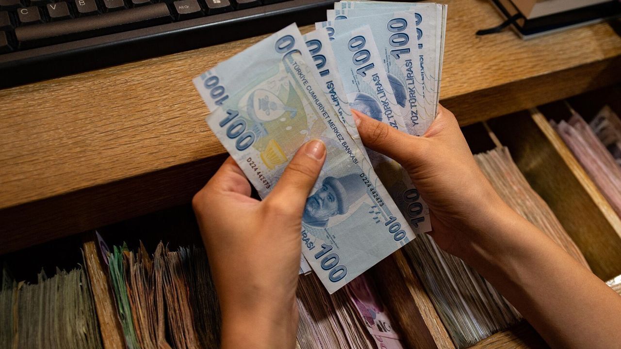 Emekliye bayram ikramiyesi ne zaman yatacak? Ödenecek tutar belli oldu Emekliye bayram ikramiyesi ne zaman yatacak? Ödenecek tutar belli oldu