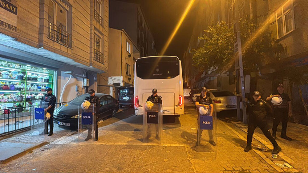 Esenyurt'ta komşular birbirine girdi, bölgeye özel harekat indi! Çok sayıda yaralı var - 1. Resim