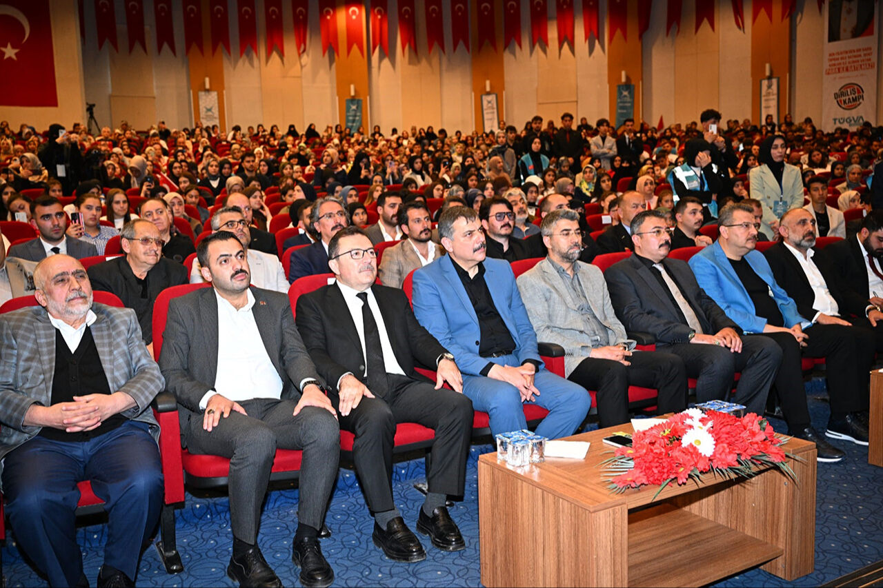 Gençler salona sığmadı! Erzurum'da Türkiye Gençlik Vakfı toplantısına yoğun katılım - 3. Resim