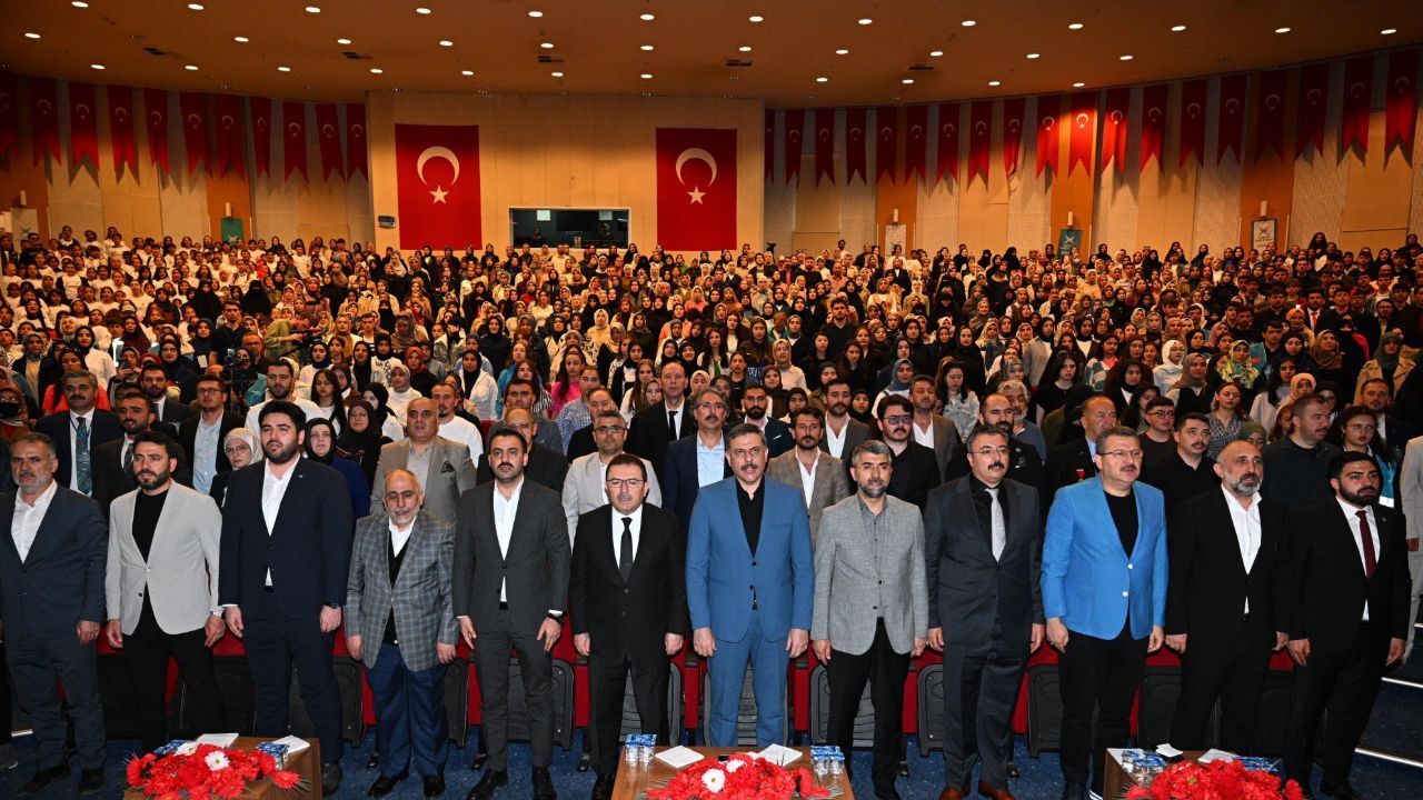 Gençler salona sığmadı! Erzurum'da Türkiye Gençlik Vakfı toplantısına yoğun katılım Gençler salona sığmadı! Erzurum'da Türkiye Gençlik Vakfı toplantısına yoğun katılım
