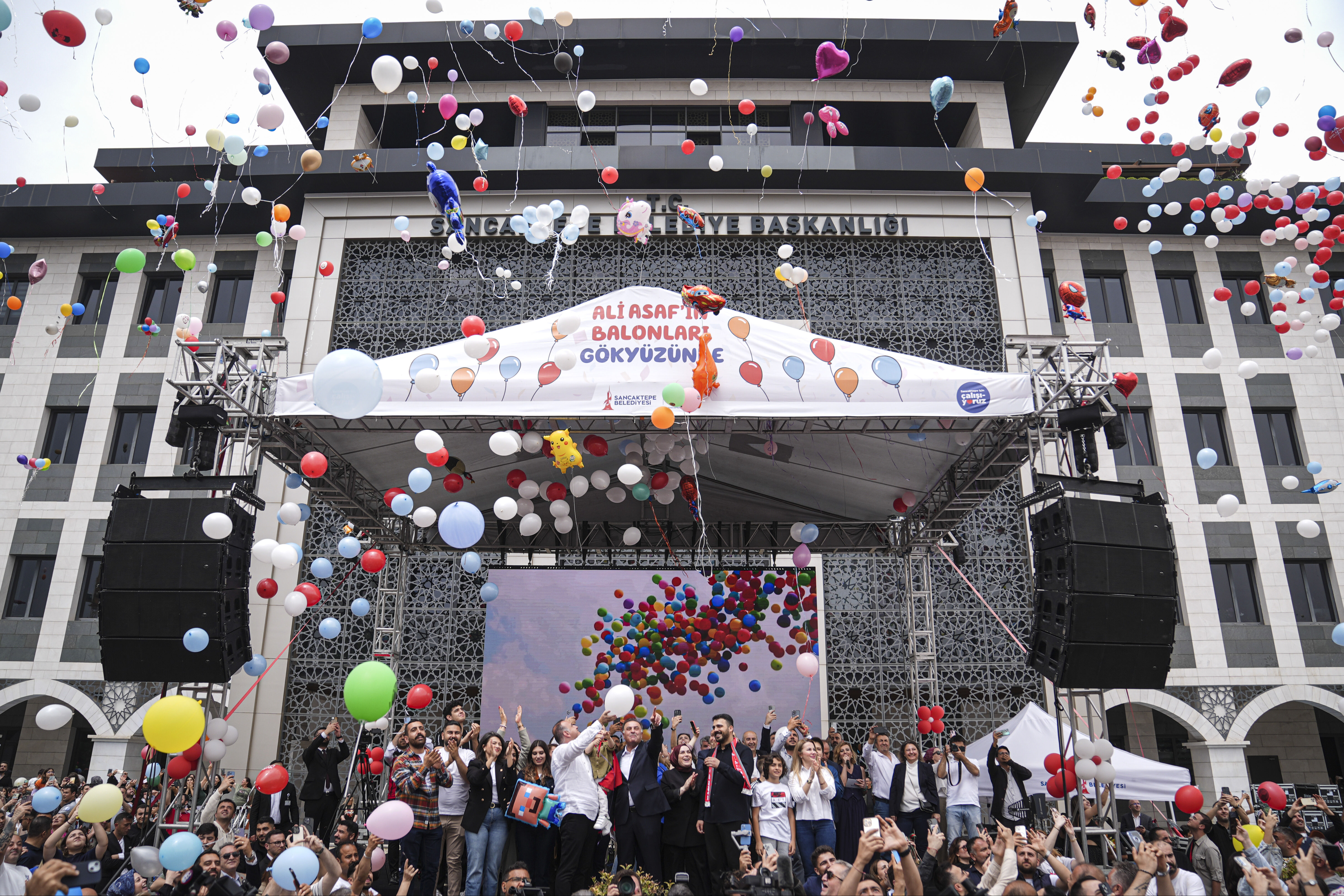 Günün en güzel haberi Sancaktepe'den... 'Gelir misiniz?' dediler yüzlerce kişi Ali Asaf için balon uçurdu - 1. Resim