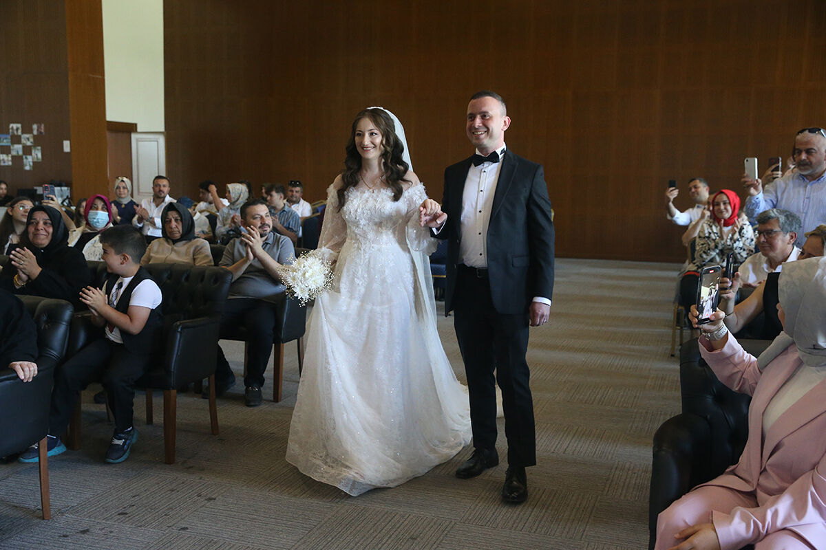 Herkes evlenmek için bugünü seçmiş! Almanya'dan nikah için kalkıp geldiler - 2. Resim