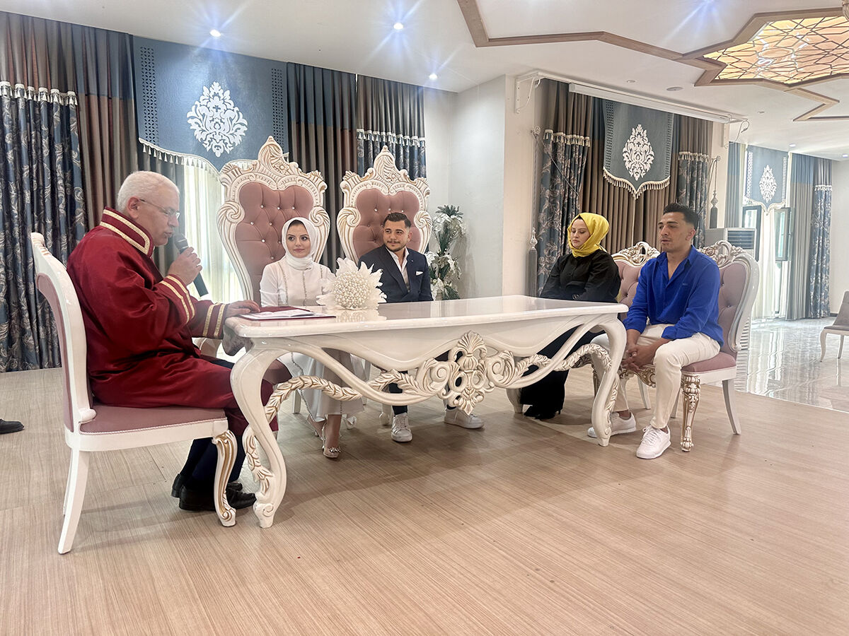 Herkes evlenmek için bugünü seçti! Almanya'dan nikah için kalkıp geldiler... Salonların 25.05.2025 yoğunluğu - 7. Resim