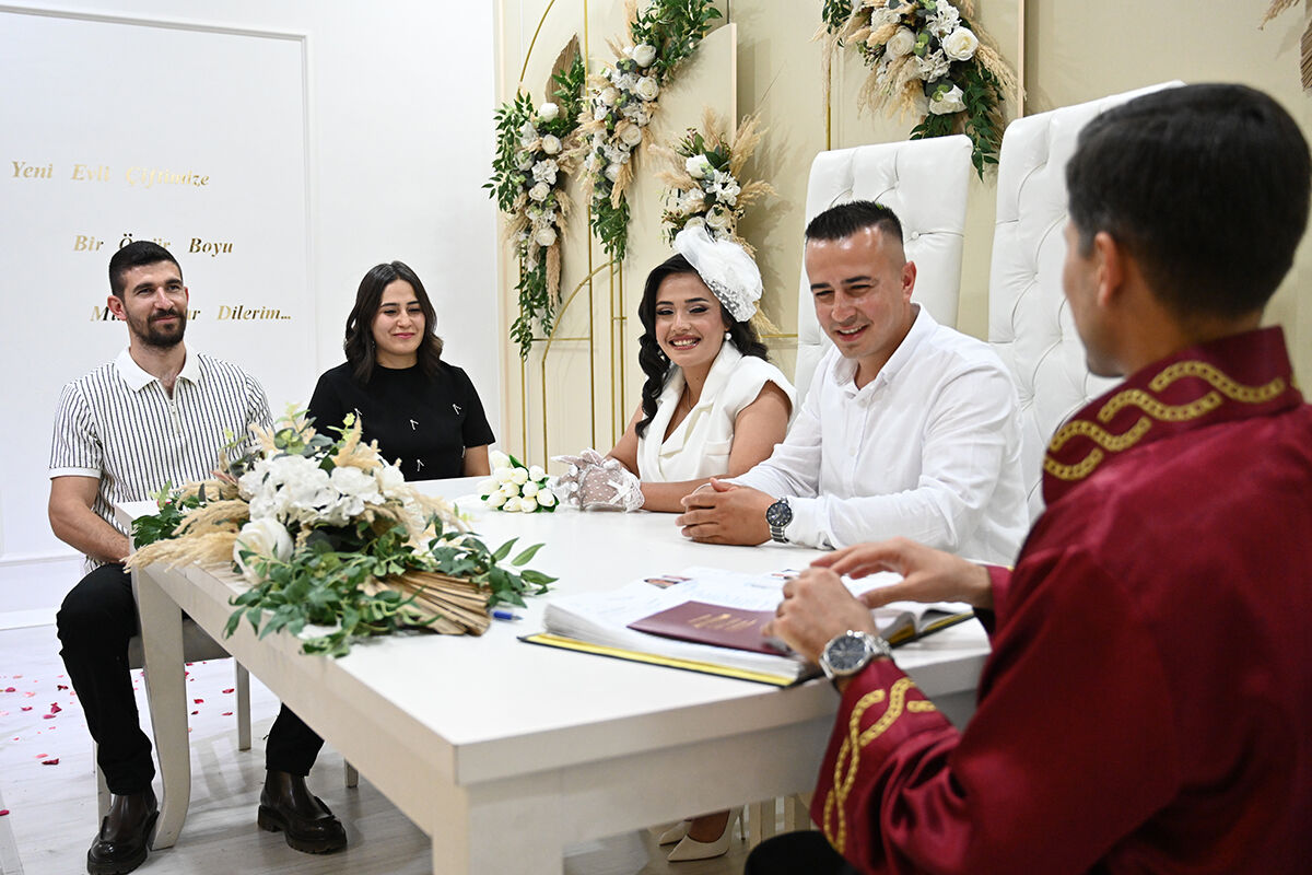 Herkes evlenmek için bugünü seçti! Almanya'dan nikah için kalkıp geldiler... Salonların 25.05.2025 yoğunluğu - 9. Resim