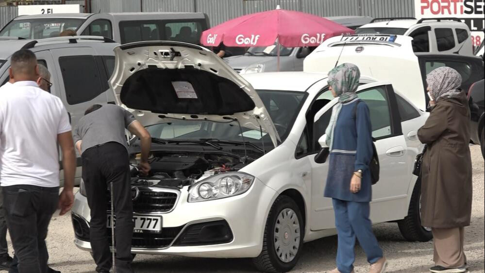 İkinci el araba pazarları hareketlendi! 150 bin liradan başlayan fiyatlar bile var... - 3. Resim