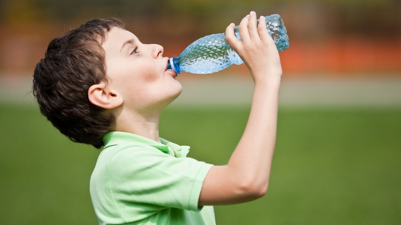 Terliyken soğuk su i&ccedil;mek hasta eder mi?