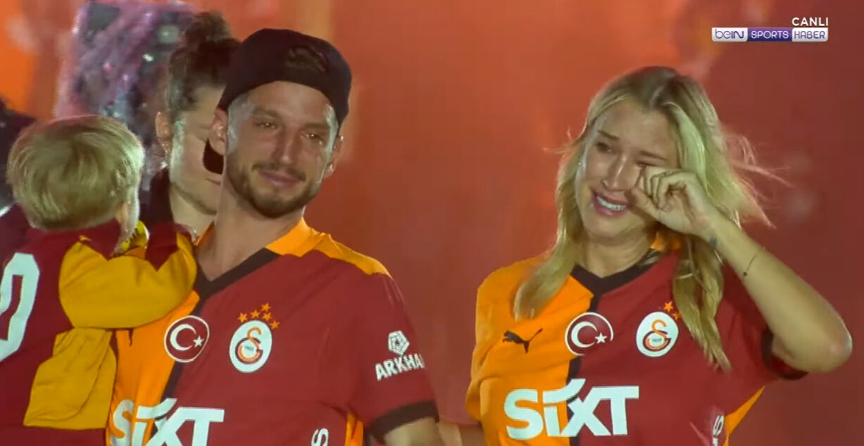 Mertens'ten duygusal veda: Gözyaşları sel oldu - 1. Resim