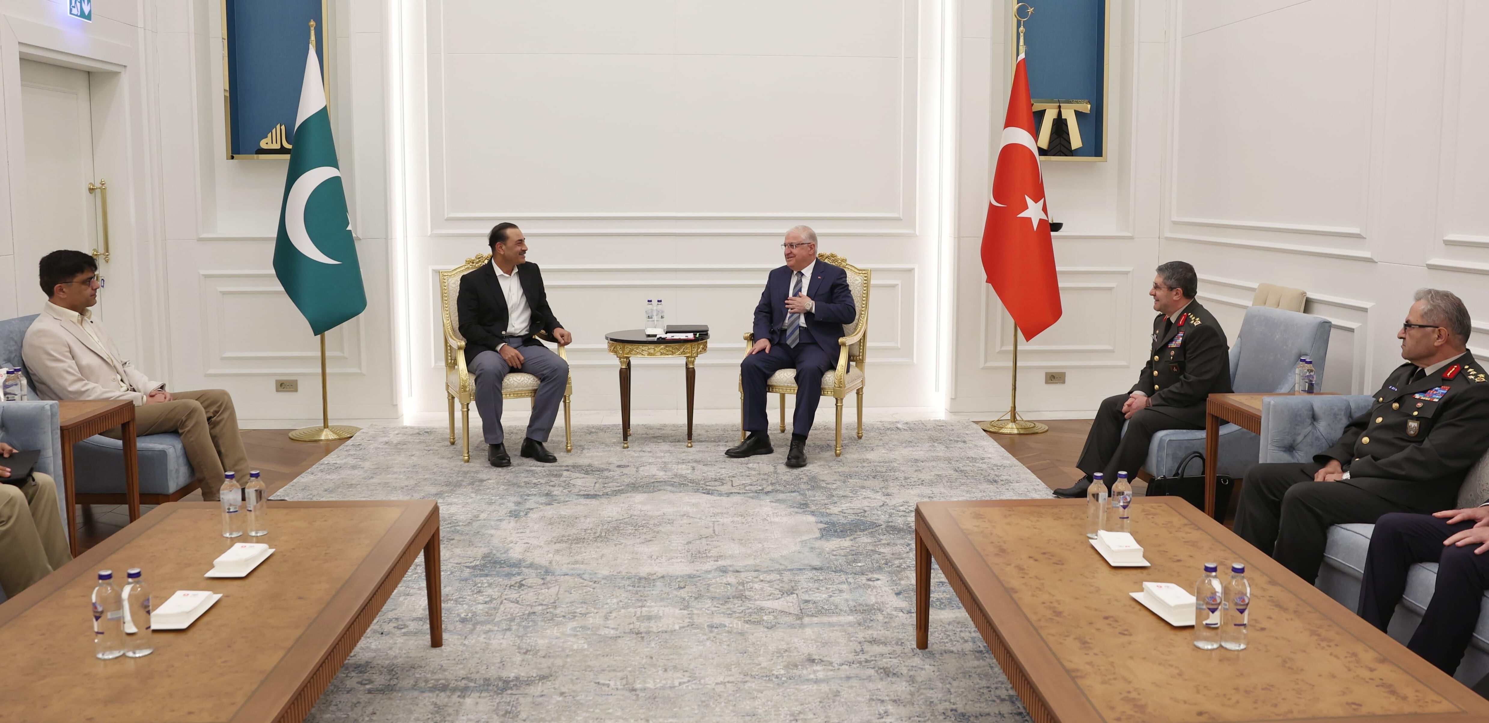 Milli Savunma Bakanı Güler, Pakistan Kara Kuvvetleri Komutanı ile görüştü - 1. Resim