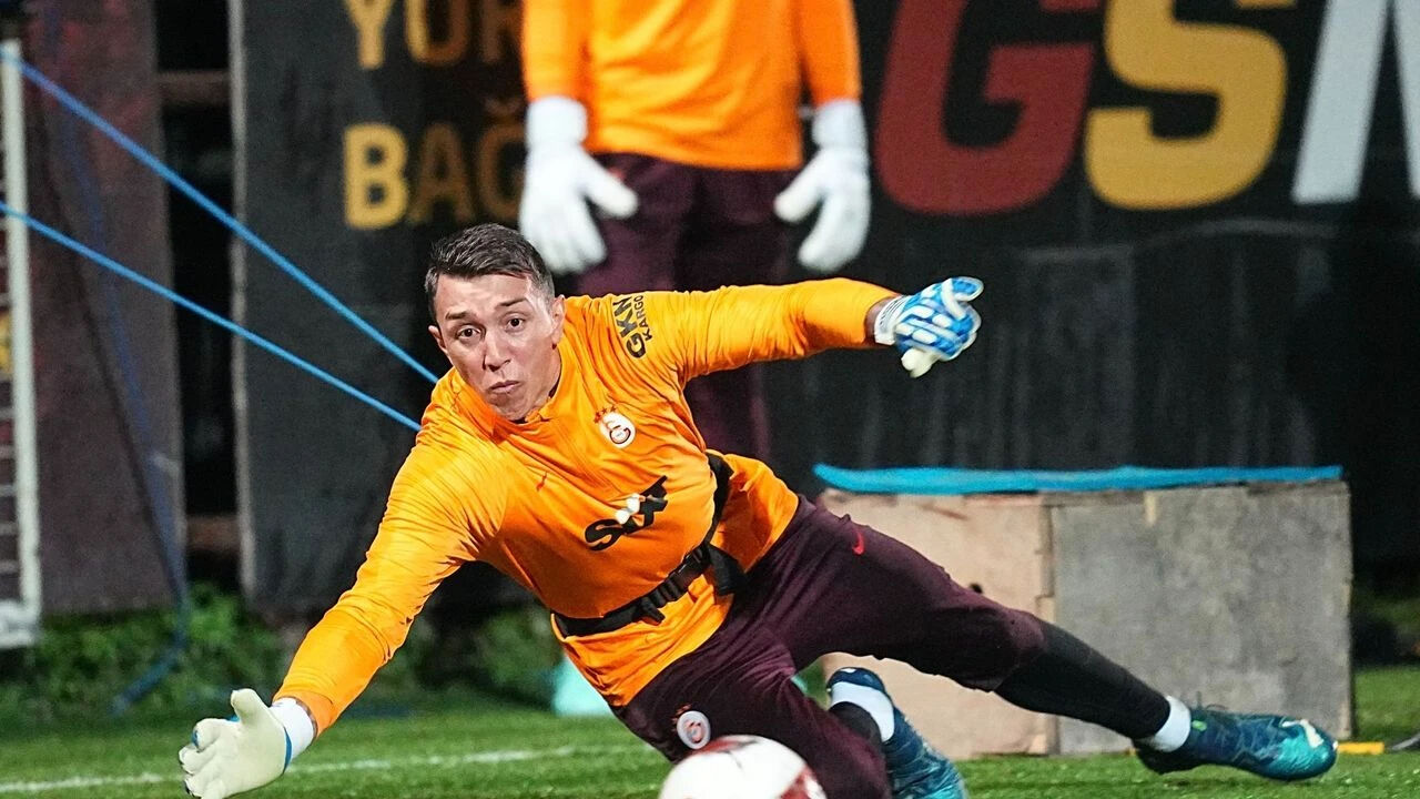 Muslera Galatasaray'dan gitti mi? Taraftarların gözü Muslera'da! - 2. Resim