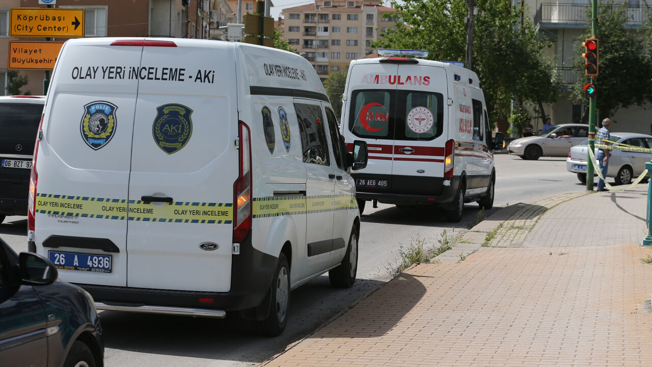 Şehrin ortasından geçen çaydan ceset çıktı! Görenler hemen 112'yi aradı Şehrin ortasından geçen çaydan ceset çıktı! Görenler hemen 112'yi aradı - 1. Resim