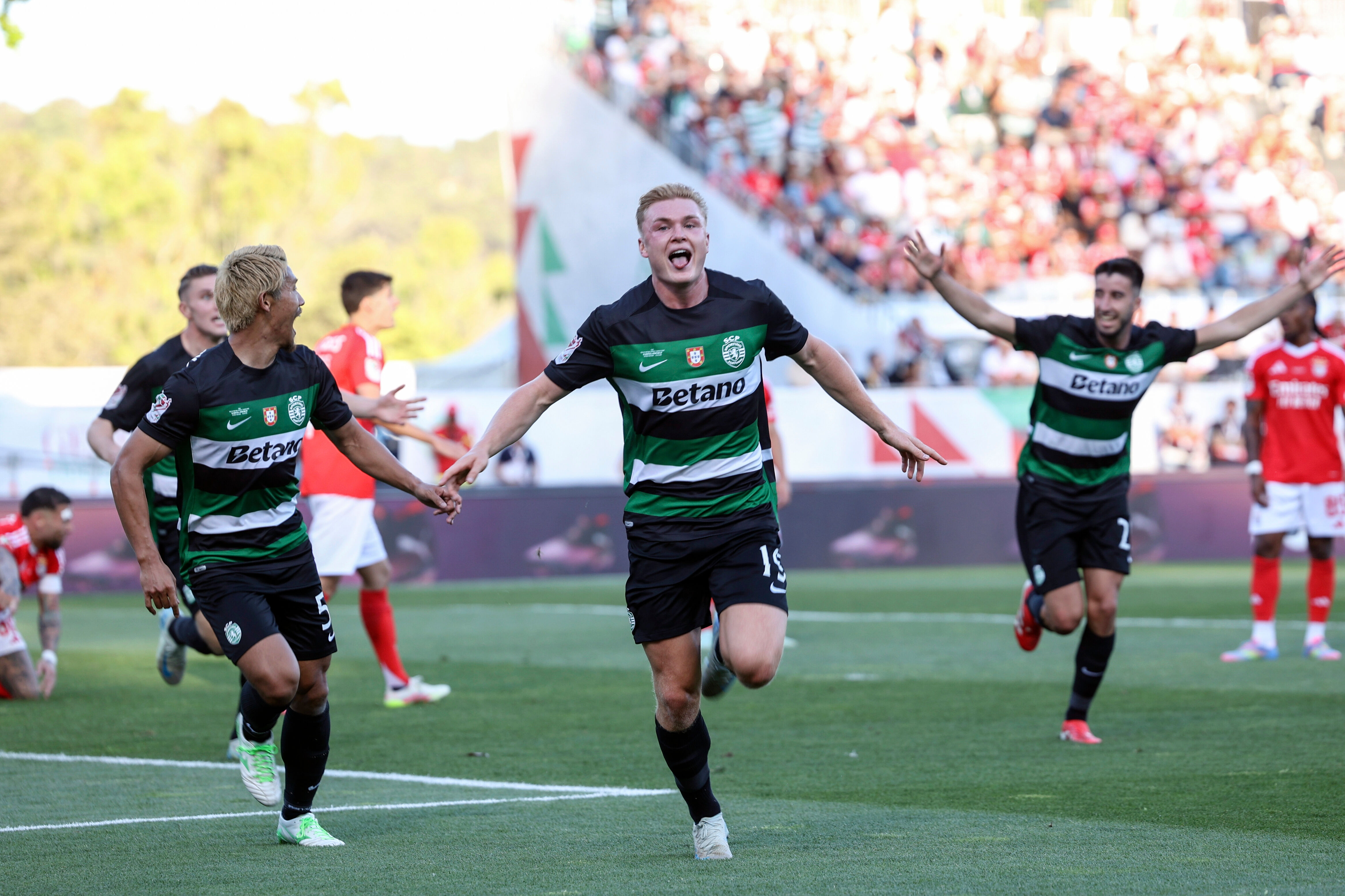 Sporting Lizbon, Benfica'yı yenerek kupayı kaldırdı! - 3. Resim