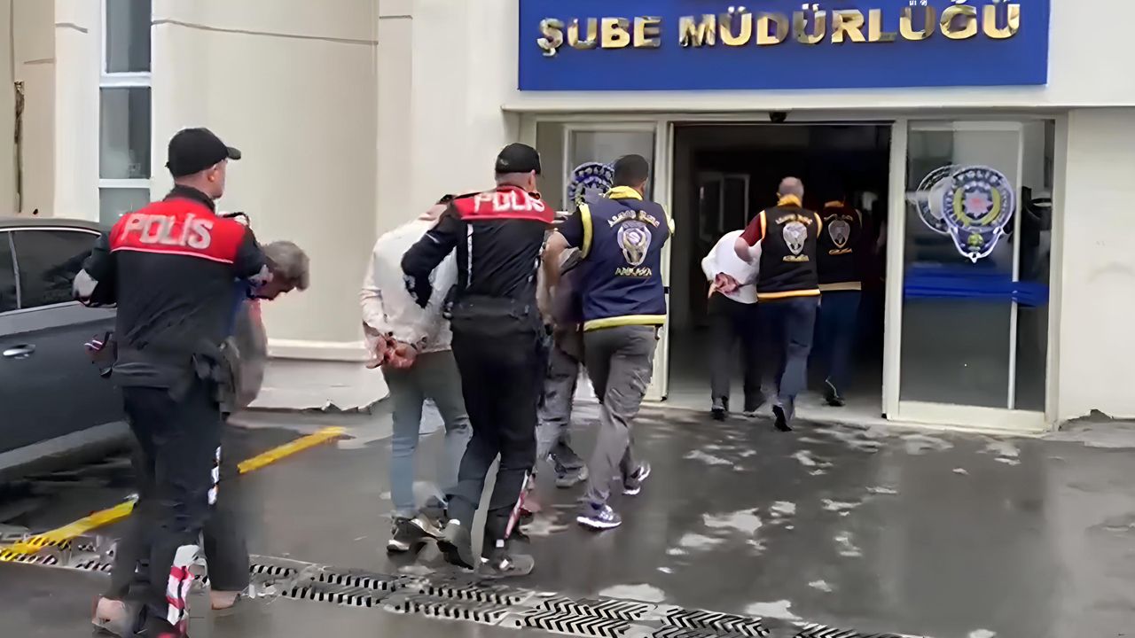 Bakan Yerlikaya duyurdu! Kurban pazarında polise saldıran magandalara ters kelepçe