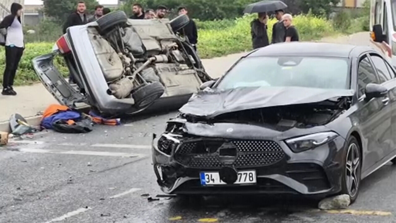 Beylikdüzü’nde korkunç kaza! Karşı şeride uçtu, takla atarak durdu - 1. Resim
