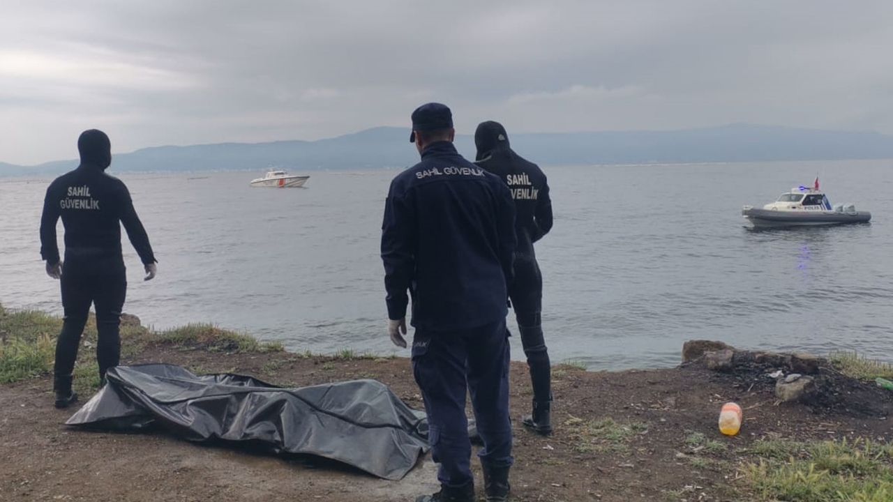 Bursa'da denizden erkek cesedi çıktı Bursa'da denizden erkek cesedi çıktı