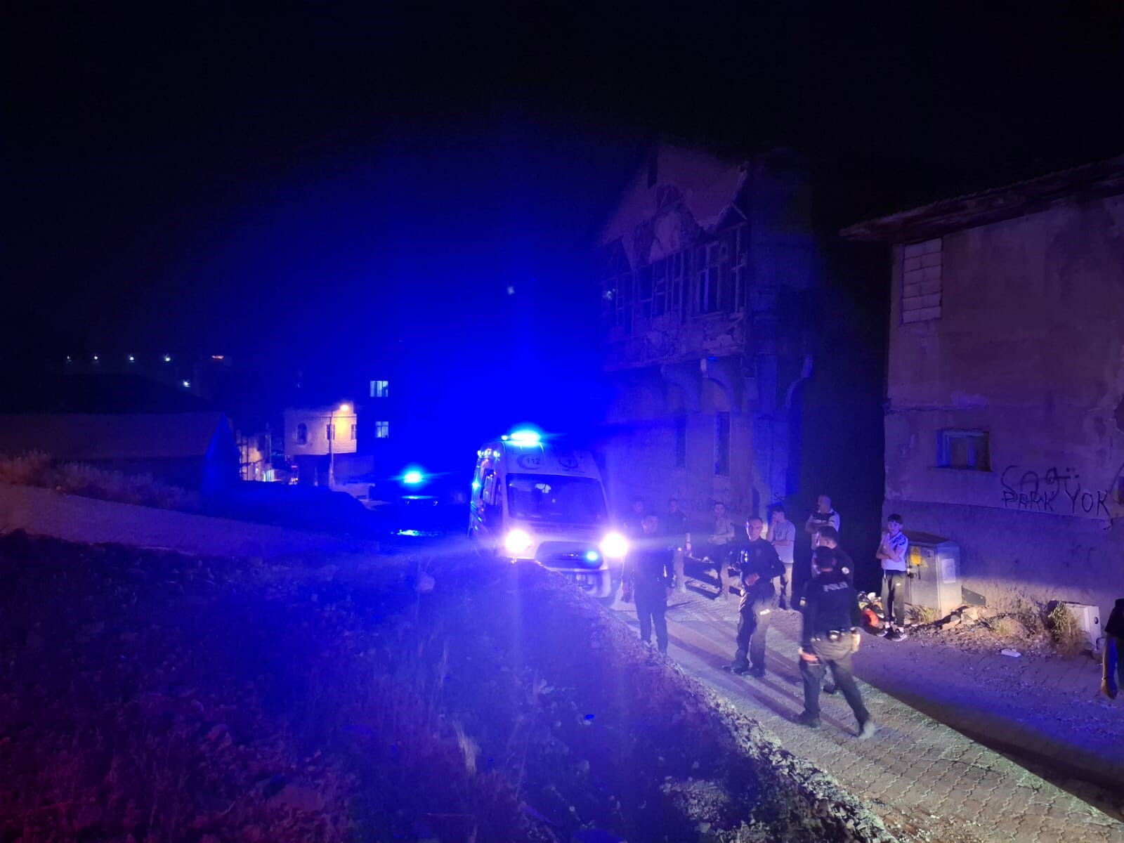 Depremin merkez üssünde göçük! Maraş'ta metruk bina çöktü - 1. Resim