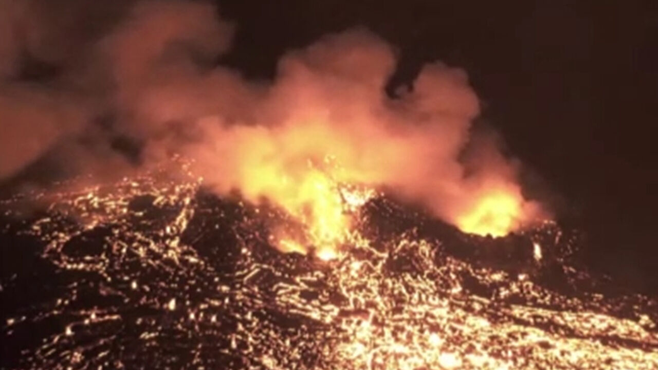 D&uuml;nyanın en aktif yanardağı! Yeniden patladı - 1. Resim