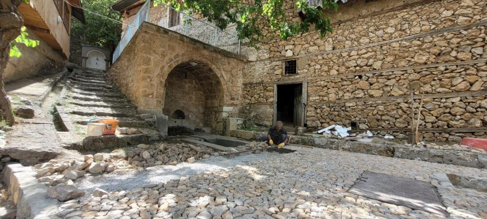 Ellerinden yara eksik olmuyor! 45 yıldır ekmeğini taştan çıkarıyor - 2. Resim