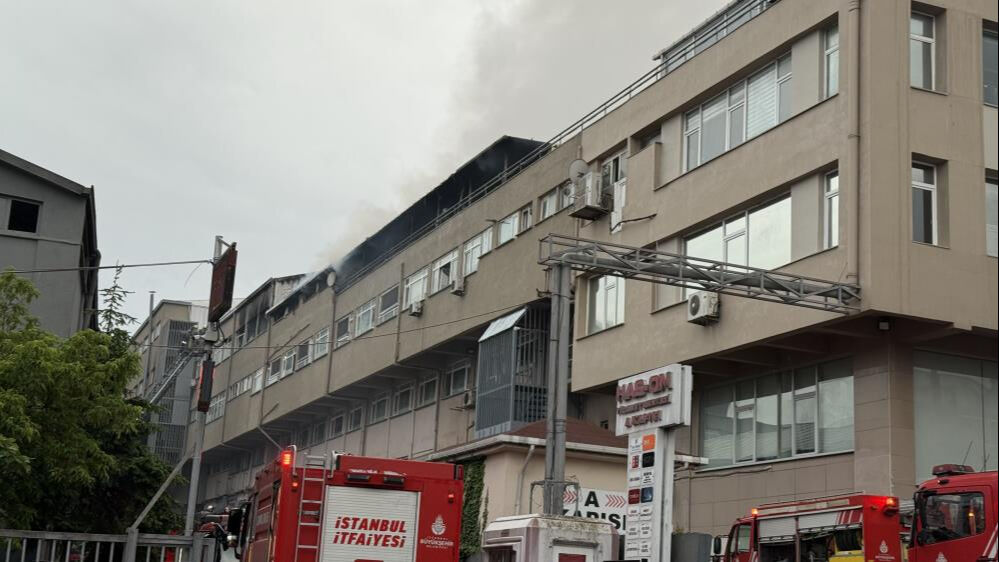 Eyüpsultan'da sıcak saatler! Fabrika alev alev yandı, çok sayıda ekip olay yerinde - 1. Resim
