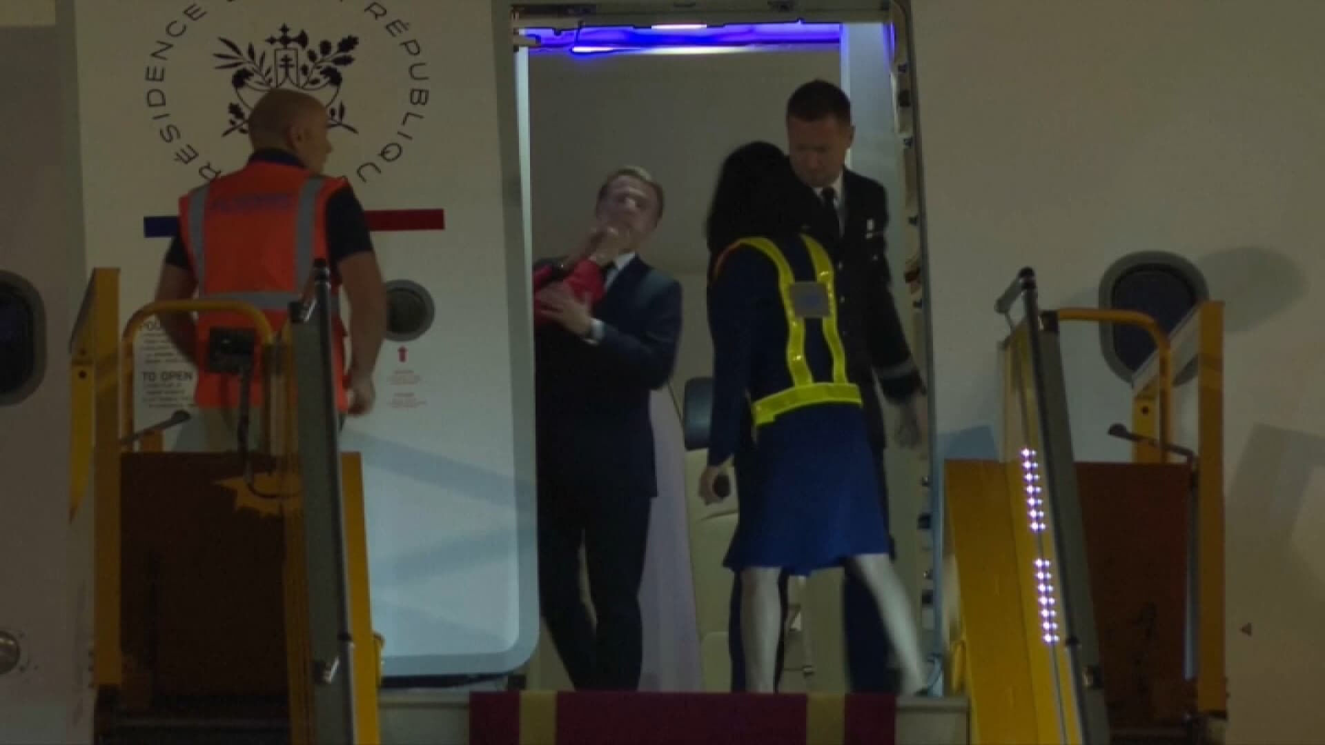 Fransa Cumhurbaşkanı kameralar önünde şok yaşadı! Eşi tokat attı, Elysee  Sarayı 'sadece bir stres anıydı' dedi | Türkiye Gazetesi