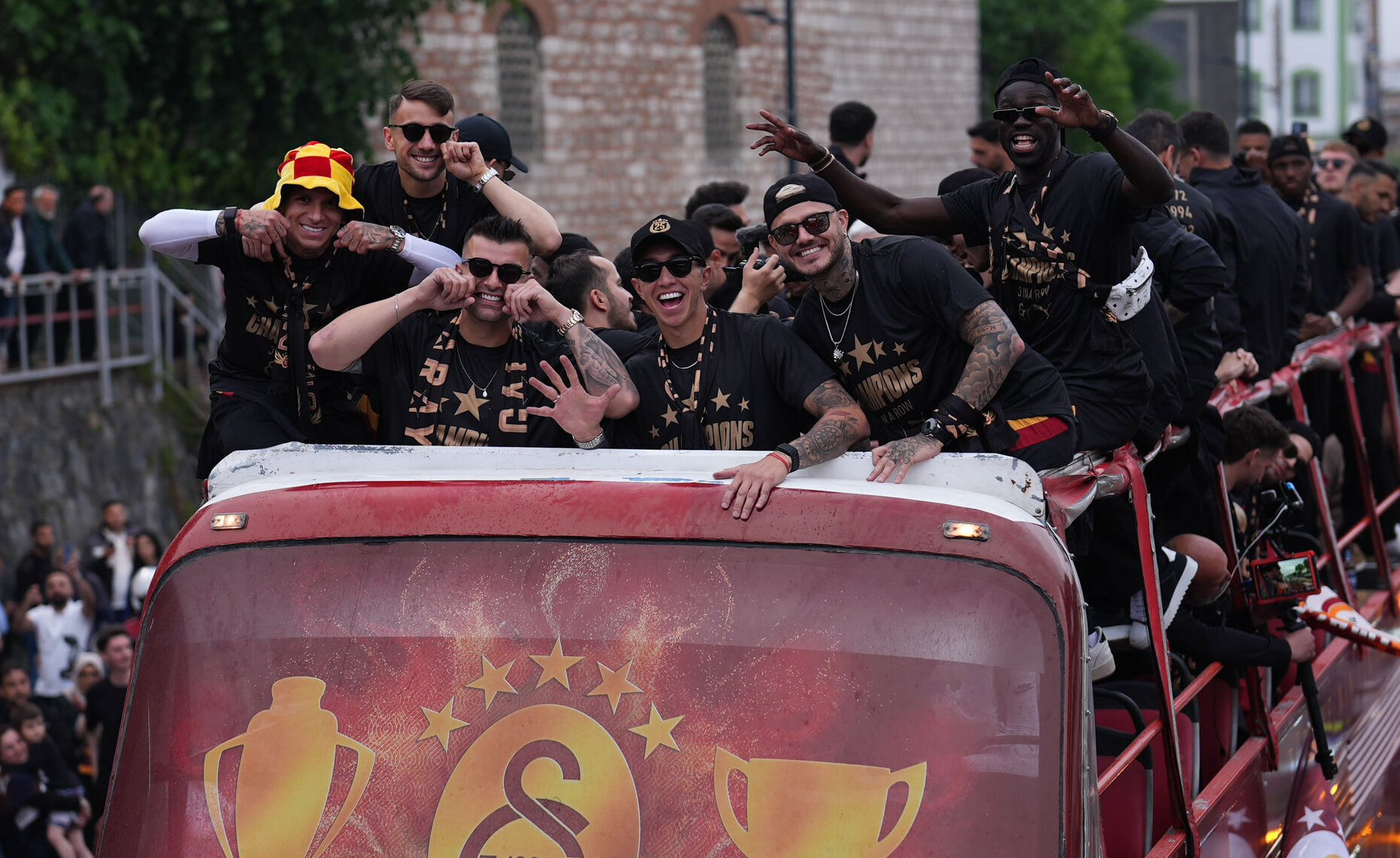 Galatasaray 25. şampiyonluğunu kutluyor! Aslan 5. yıldızına kavuştu - 1. Resim